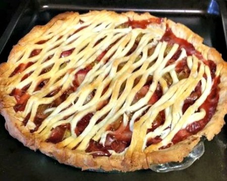Strawberry-Rhubarb-Pie-From-Scratch1